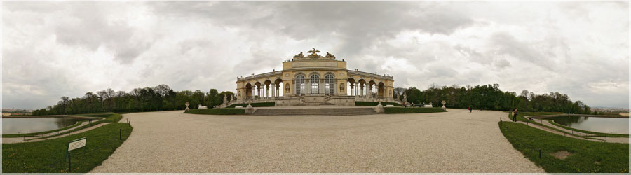 Palais Schonbrunn Vienne Le chteau de Schnbrunn est un lment significatif de la culture autrichienne. Depuis les annes 1960, c'est l'un des sites touristiques les plus visits de Vienne. Le palais de Schnbrunn a t class au patrimoine mondial de l'UNESCO en 1996. www.360x180.fr Selme Matthieu