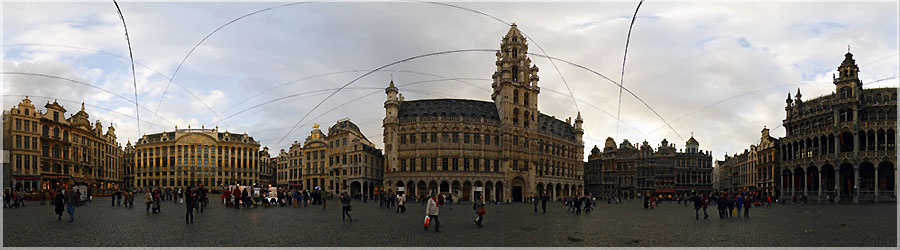 Panomorphing : La Grand Place de jour La Grand-Place est la place centrale de Bruxelles. Mondialement renomme pour sa richesse ornementale, elle est borde par les maisons des corporations, l'htel de Ville et la Maison du Roi. Elle est gnralement considre comme l'une des plus belles places du monde. Elle a t inscrite en 1998 sur la liste du patrimoine mondial de l'UNESCO. Lieu historique, elle a vu se drouler de nombreux vnements heureux ou tragiques. En 1523, les premiers martyrs protestants, Henri Voes et Jean Van Eschen, y sont brls par l'Inquisition, quarante ans plus tard, les comtes d'Egmont et de Hornes y sont dcapits. En aot 1695, pendant la Guerre de la Ligue d'Augsbourg, la plupart des maisons, dont certaines sont encore construites en bois, sont dtruites lors du bombardement de la ville par les troupes franaises commandes par le marchal de Villeroy. Seules la faade et la tour de l'Htel de Ville, qui servait de cible aux artilleurs, et quelques murs en pierre ont rsist aux boulets incendiaires. Les maisons entourant la place furent reconstruites en pierre par les diffrentes corporations. Parmi celles-ci, la maison de la corporation des Brasseurs abrite aujourd'hui le Muse des Brasseurs. www.360x180.fr Selme Matthieu