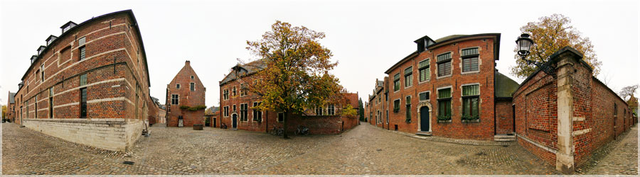 Beguinage Leuven Fond vers 1230, ce bguinage comprenait l'origine le quartier situ prs de l'glise. Agrandi au 17e s. 6 ha, c'est aujourd'hui le plus grand de Belgique. www.360x180.fr Selme Matthieu