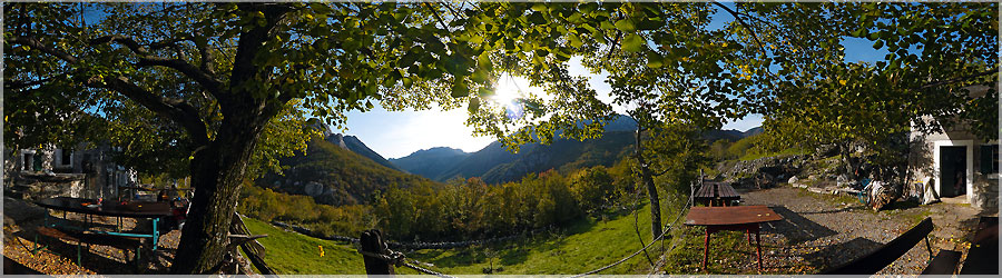 Paklenica - Refuge situ dans le fond de valle Commentaire en cours de rdaction ! www.360x180.fr Selme Matthieu