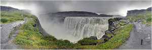  Chute d'eau de Dettifoss  Dettifoss est une chute d'eau au nord de l'Islande, dans le canyon de la Jokulsa à Fjollum, entre les chutes Selfoss et Hafragilsfoss. On dit que c'est la plus puissante d'Europe, avec un débit d'environ 200 m3/s, pour une hauteur de 44 mètres. www.360x180.fr Selme Matthieu