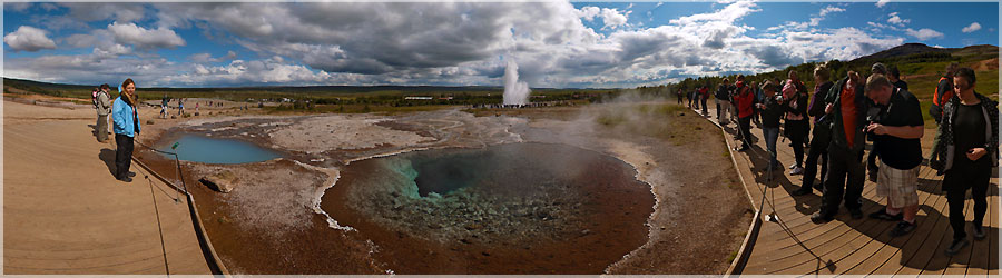 Source d'eau chaude de Fata Aux alentours du geyser de Geysir se trouve la source d'eau chaude de Fata : magnifique ! Cette cavit a la forme d'un sceau, d'o son nom (Fata). www.360x180.fr Selme Matthieu