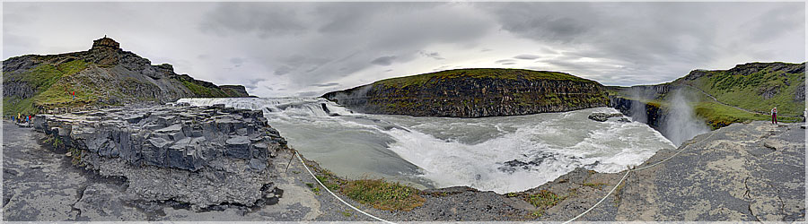 Chute d'eau de Gullfoss Gullfoss (la chute d'or ) est une succession de deux chutes d'eau d'une hauteur de 35 m et d'une largeur de 70 m, situes sur la rivire Hvita. Son nom provient de l'arc-en-ciel que l'on peut souvent voir au-dessus. www.360x180.fr Selme Matthieu