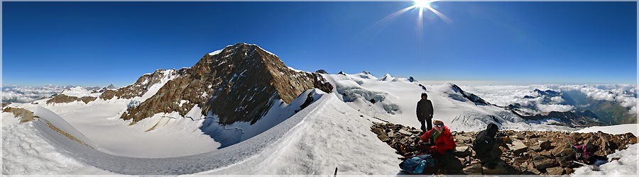 Sommet du Naso - 4272m Aprs une pente assez raide de glace, nous voici au sommet du Naso - 4272m www.360x180.fr Selme Matthieu