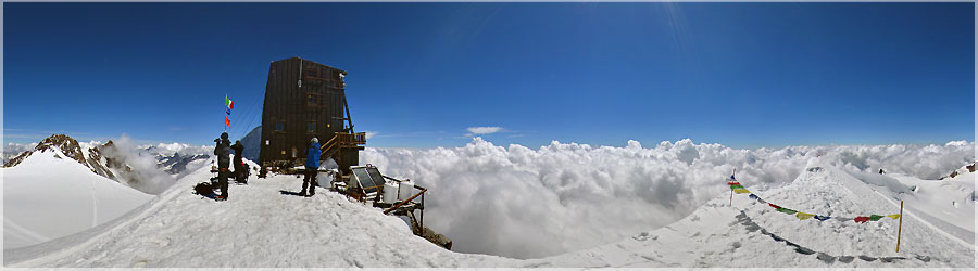 Refuge le plus haut d'Europe - 4554m Petite pause dans le plus haut sommet d'Europe, 4554m www.360x180.fr Selme Matthieu