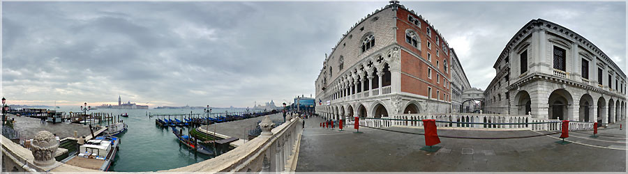 Pont Dei Sospiri Les ponts sont trs nombreux  Venise, et le pont des Soupirs est le plus clbre. Il relie les anciennes prisons au Palais des Doges, et passe au dessus du Rio de Palazzo. En passant sur ce pont, les prisonniers, souvent emprisonns  vie, soupiraient en admirant pour la dernire fois Venise, d'o le nom du pont. www.360x180.fr Selme Matthieu