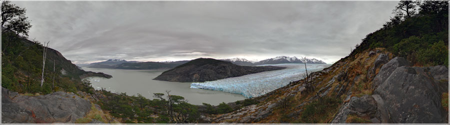 Trek du 'W + boucle' : Coucher de soleil sur le glacier Grey (chronopanorama x 2) Trek du 'W + boucle' - J4:16Km. Le soir je profite d'une petite claircie pour faire un panorama du glacier, je ferai le mme au rveil ! Un chronopanorama compos de 2 photographies. www.360x180.fr Selme Matthieu